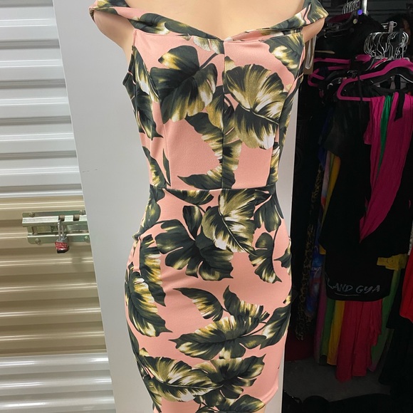 Pink of the shoulder dress. - Picture 1 of 1